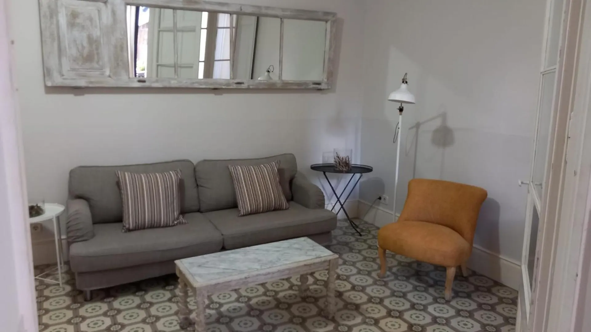 Weflating Sant Antoni Market Apartment Barcelona