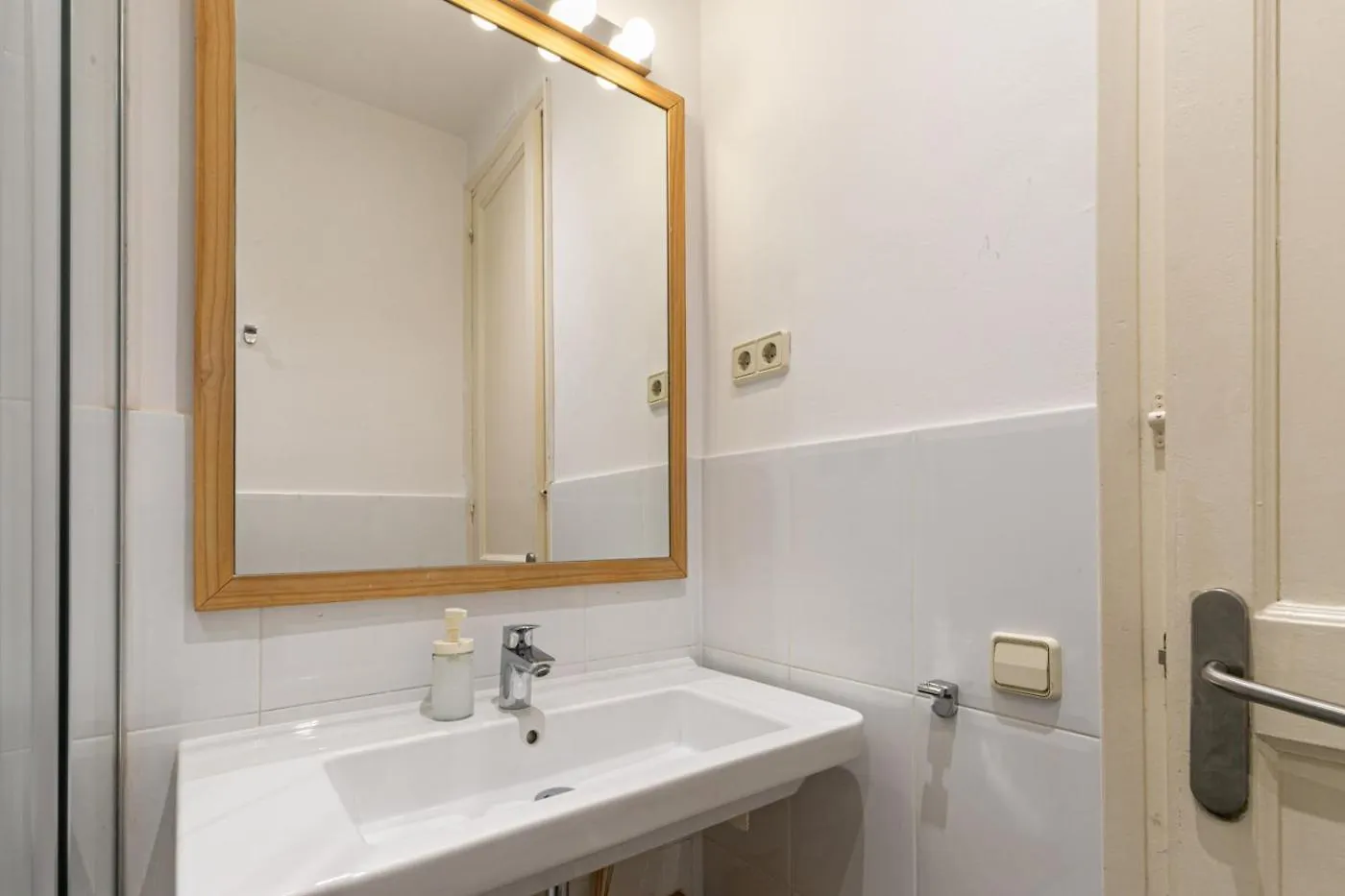 Weflating Sant Antoni Market Apartment Barcelona 0*,  Spain